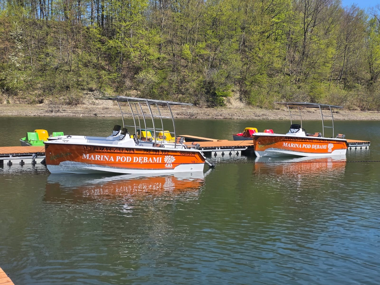 Marina pod Dębami nad Zalewem Sieniawskim